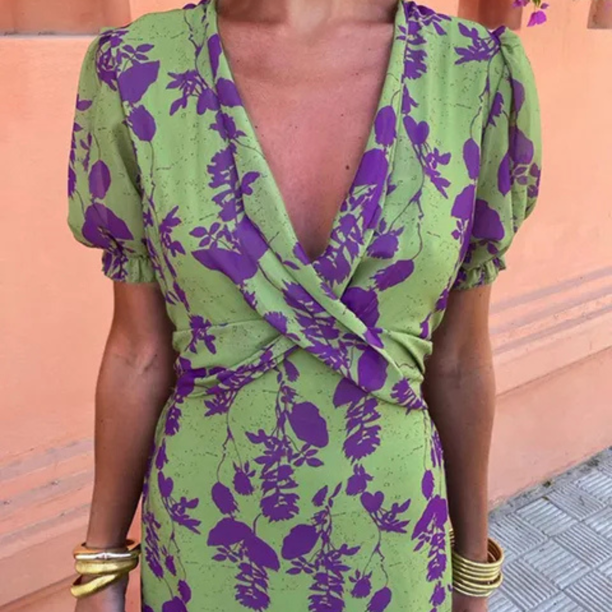 Adele™ - Robe élégante à col en V