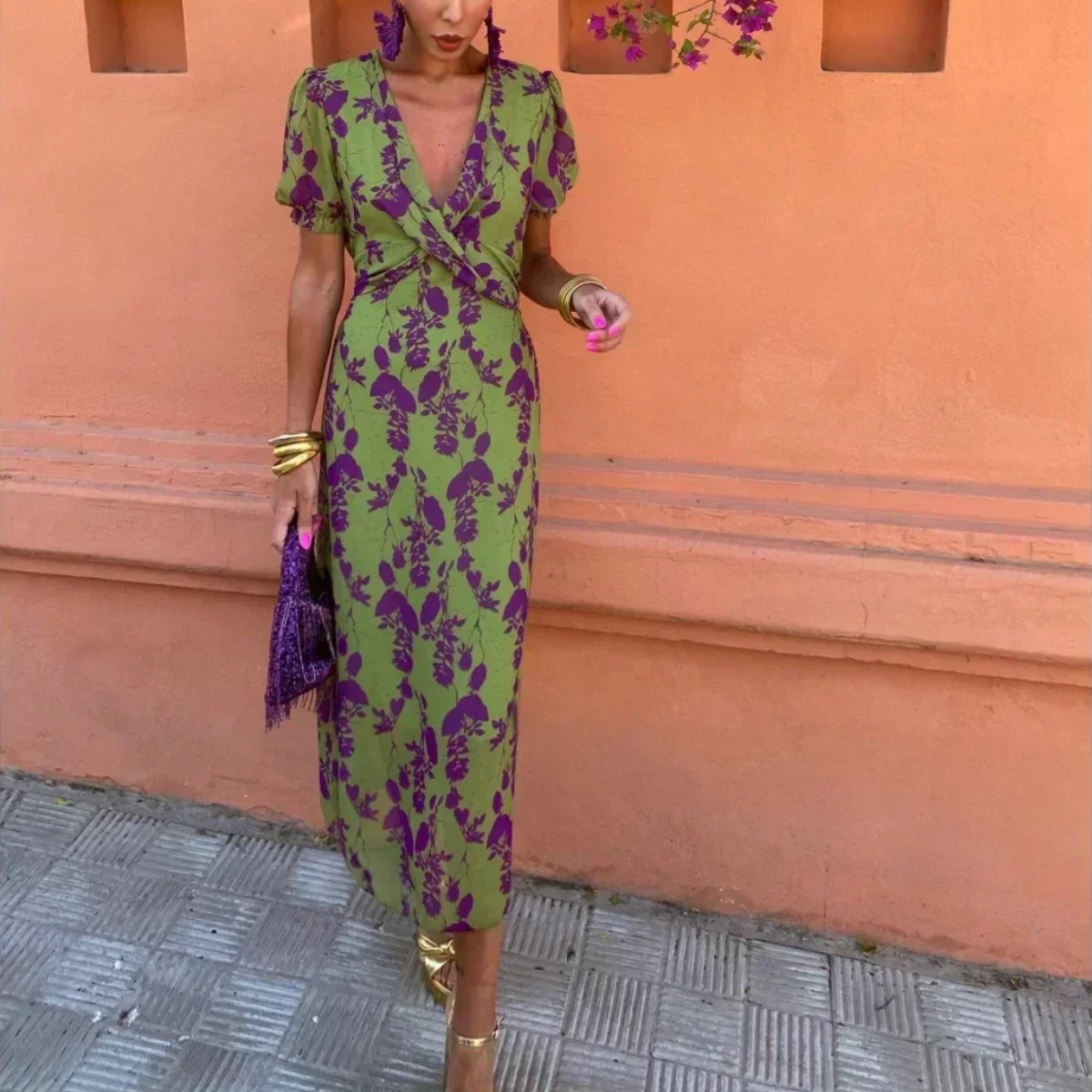 Adele™ - Robe élégante à col en V